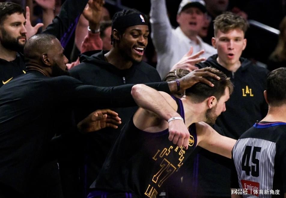 开云app下载-突发！东契奇“溜号”洛杉矶！湖人这下要“头大”咯……