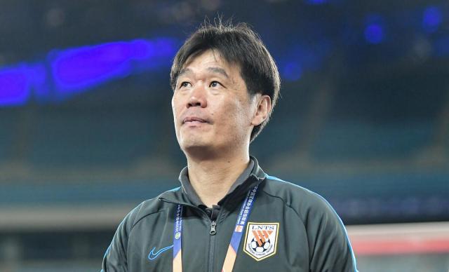 开云登录入口-李霄鹏上任面临艰难考验：选球员成难题 归化未知